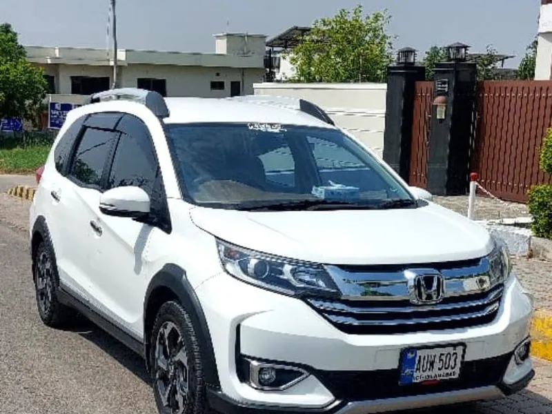 Honda BR-V Car Rent in Lahore | Musaafir Tours