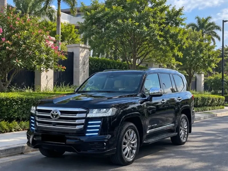 Land Cruiser 300 Car Rent in Lahore | Musaafir Tours