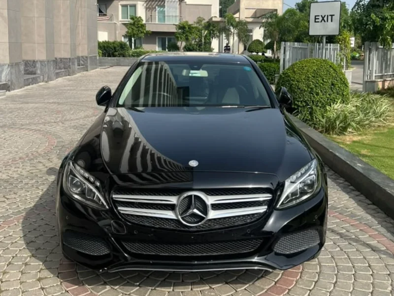 Mercedes Benz Car Rent in Lahore | Musaafir Tours